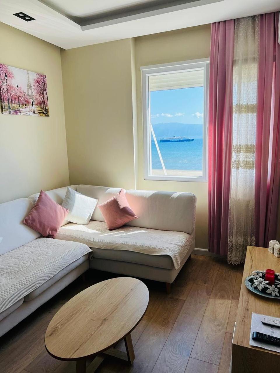 Soleil Apartment With Sunbed & Umbrella Vlorë Exterior foto